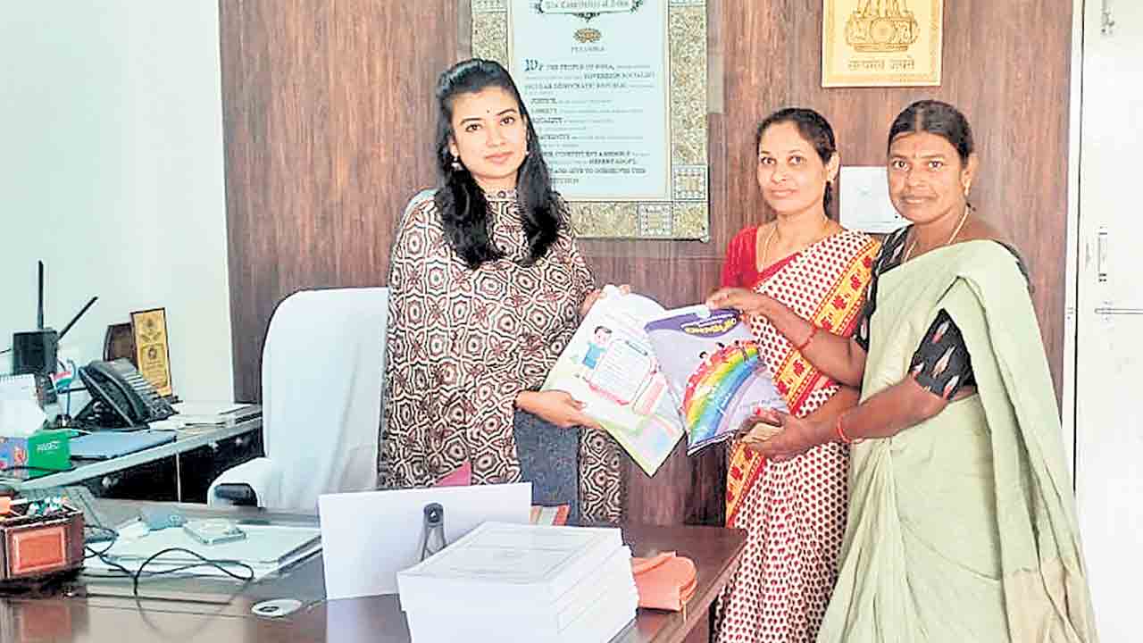 ఆదర్శంగా నిలిచిన అదనపు కలెక్టర్‌