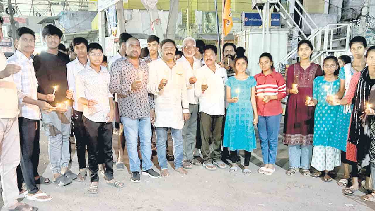 ఉగ్ర దాడిపై నిరసనల వెల్లువ