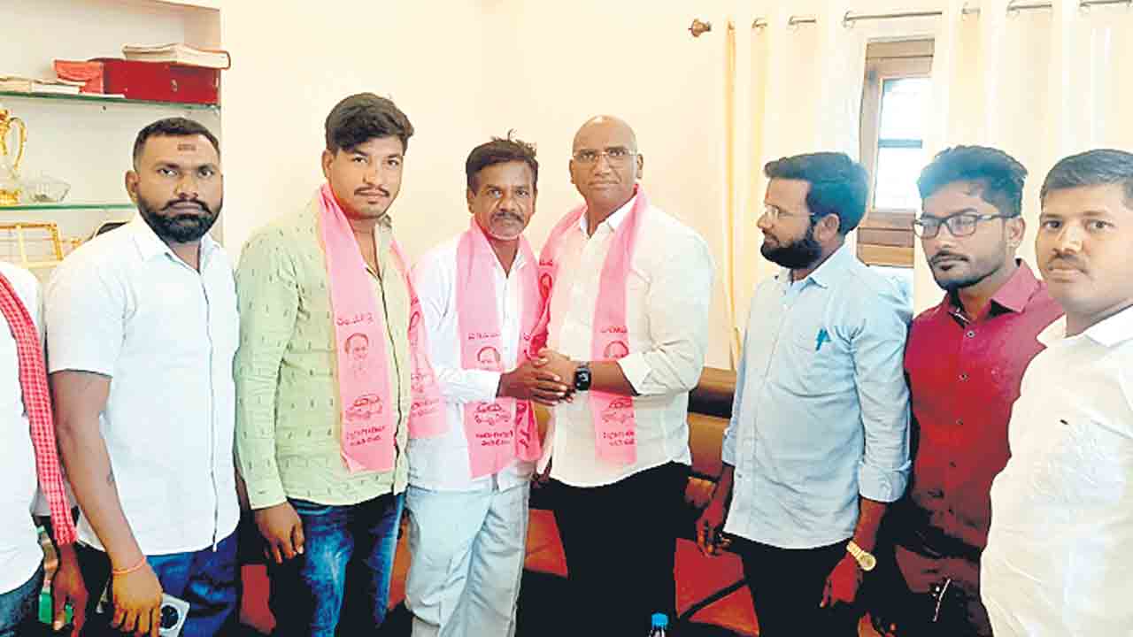 కాంగ్రెస్‌ సర్కారులో రైతులపై వేధింపులు