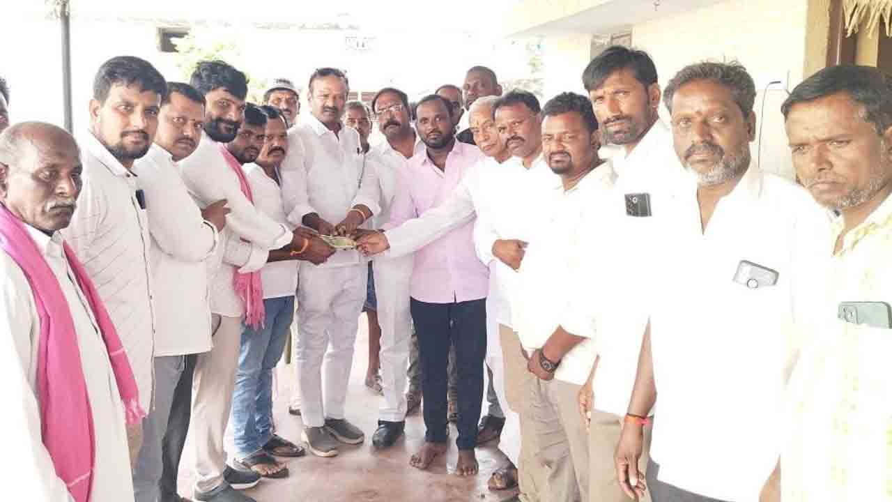 Dalit Bandhu Beneficiaries | బీఆర్‌ఎస్‌ రజతోత్సవ సభకు దళిత బంధు లబ్దిదారుల విరాళం