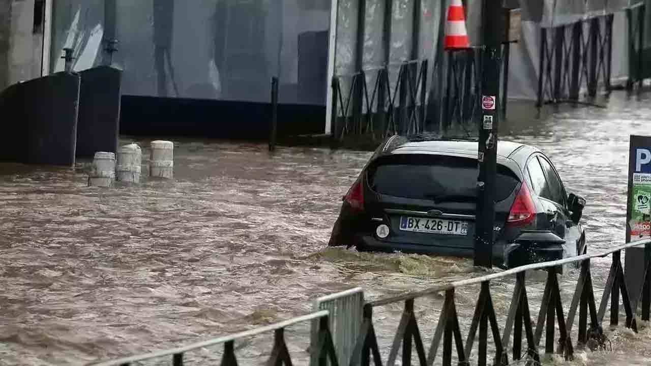 వెయ్యేండ్లలో ఎరుగని వరదలు!