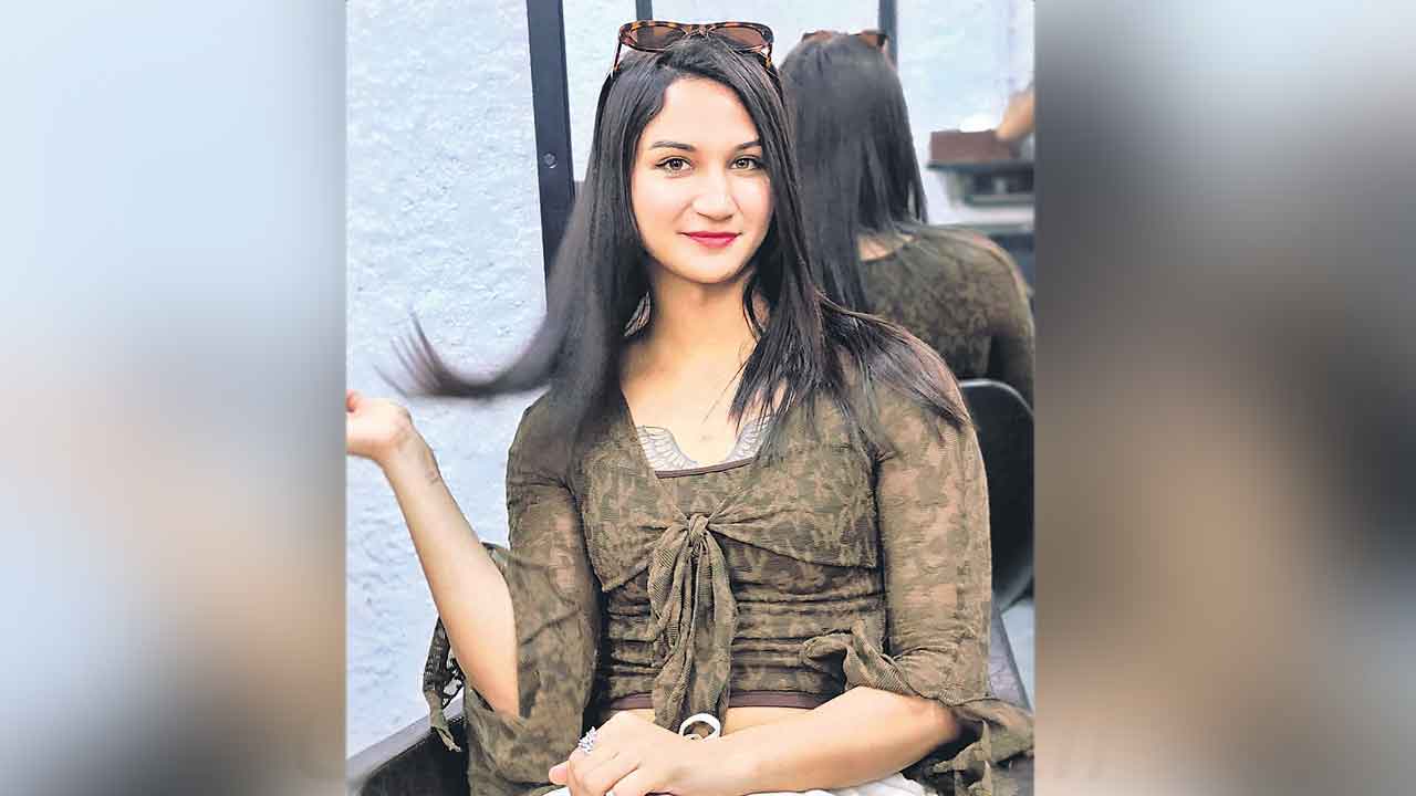 క్రికెటర్లు లైంగికంగా వేధించారు.. సంజయ్‌ బంగర్‌ కుమార్తె అనయ సంచలన వ్యాఖ్యలు