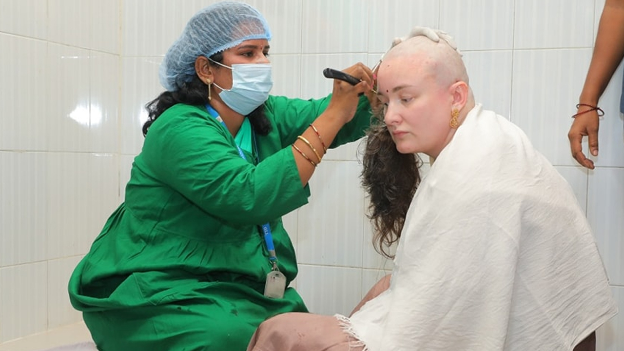 Anna Konidela | తిరుమల శ్రీవారికి తలనీలాలు సమర్పించిన అన్నా కొణిదెల