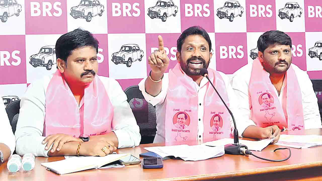 హెచ్‌సీయూ విద్యార్థులపై అమానుషం