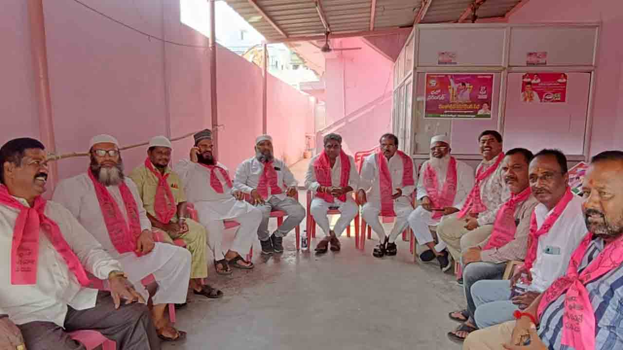 BRS Rajathostsava Sabha | తెలంగాణ ప్రజల ఇంటి పండుగ బీఆర్ఎస్ రజతోత్సవ సభ : కార్పొరేటర్ నరసింహ యాదవ్