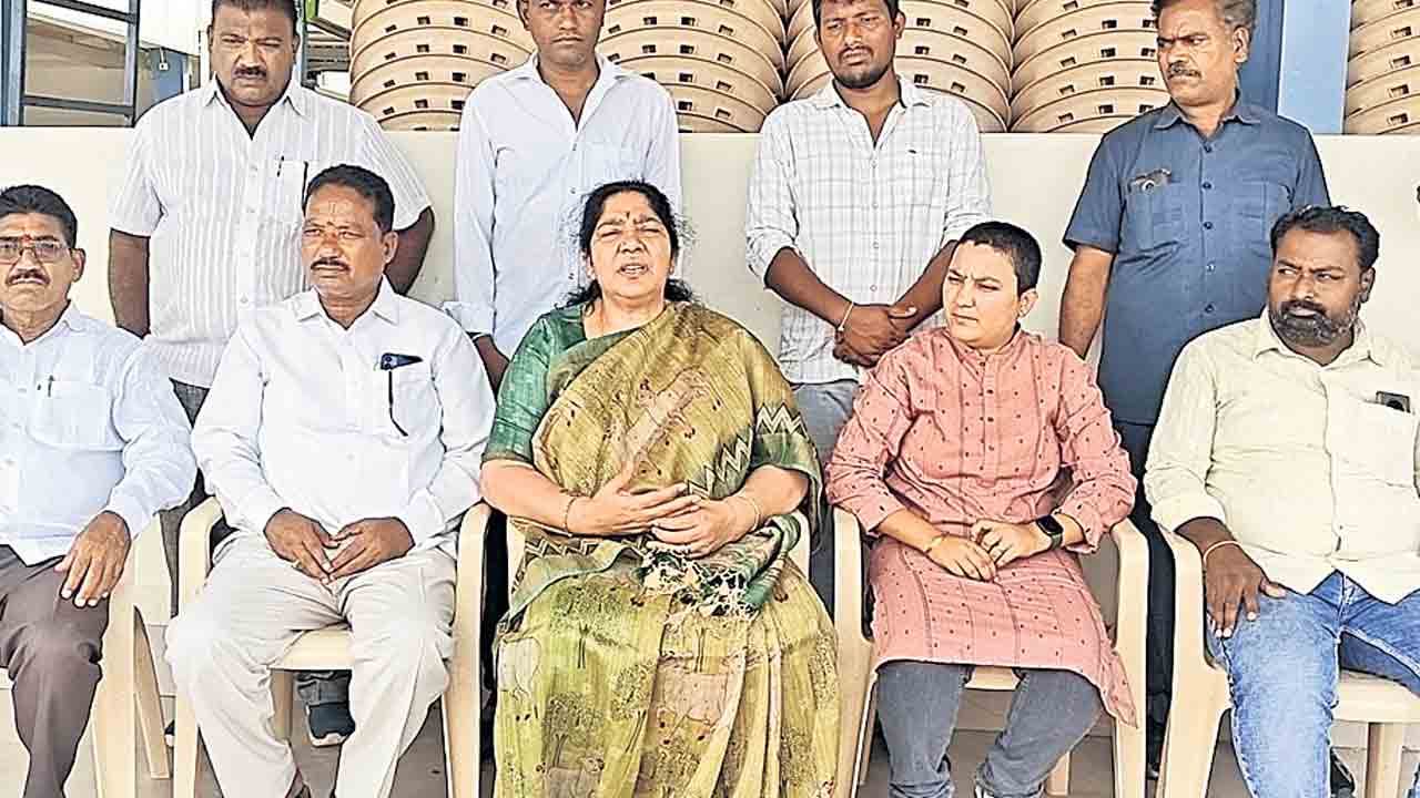 కేసీఆరే తెలంగాణకు రక్ష