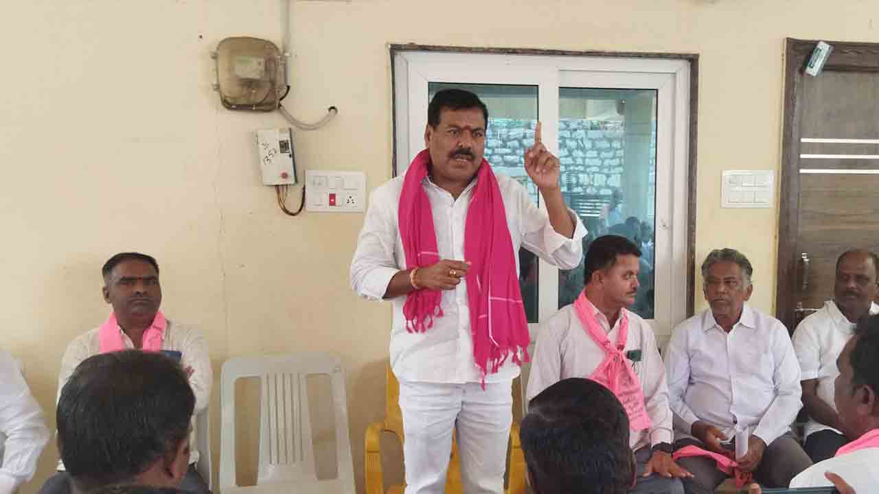 కార్యకర్తలను కాపాడుకుంటాం