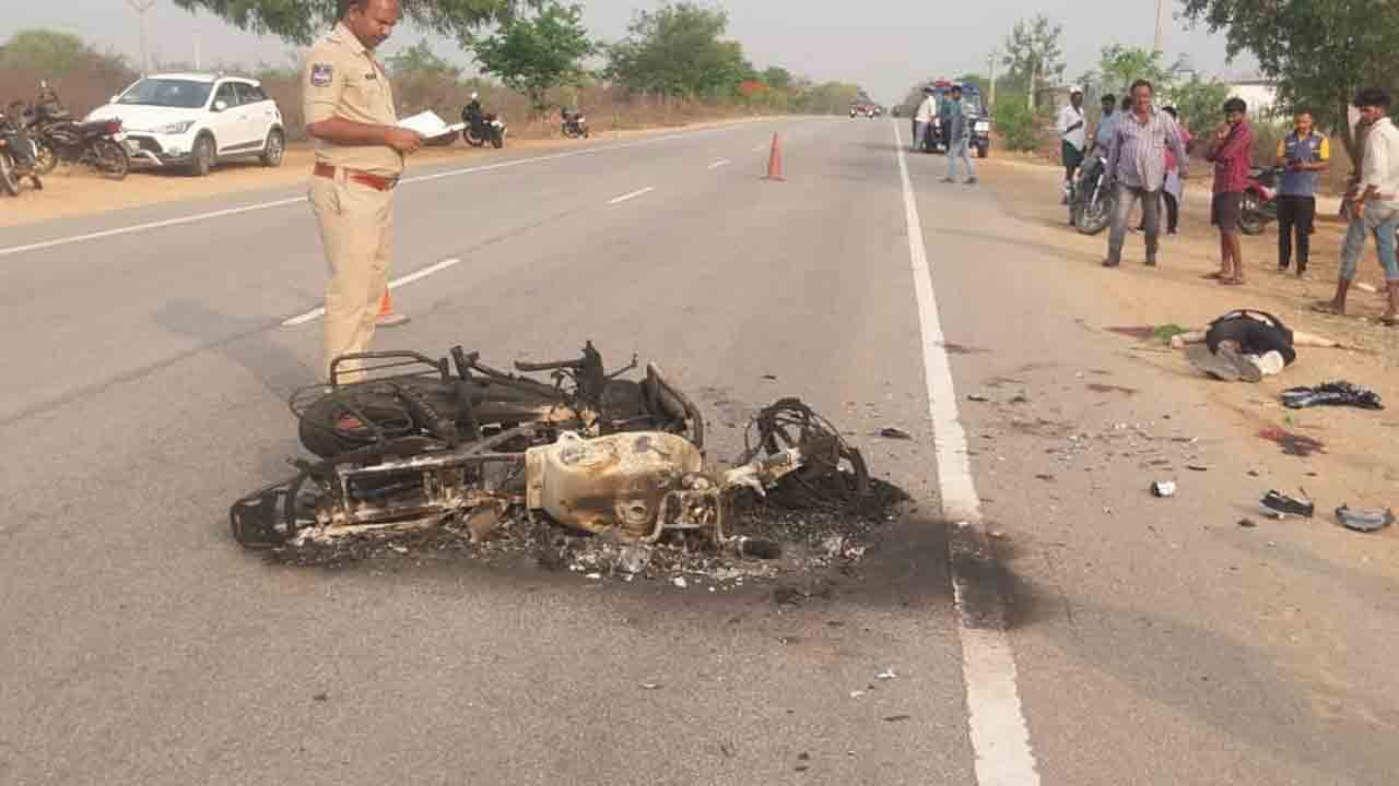 బైక్‌పేలి యువకుడి మృతి