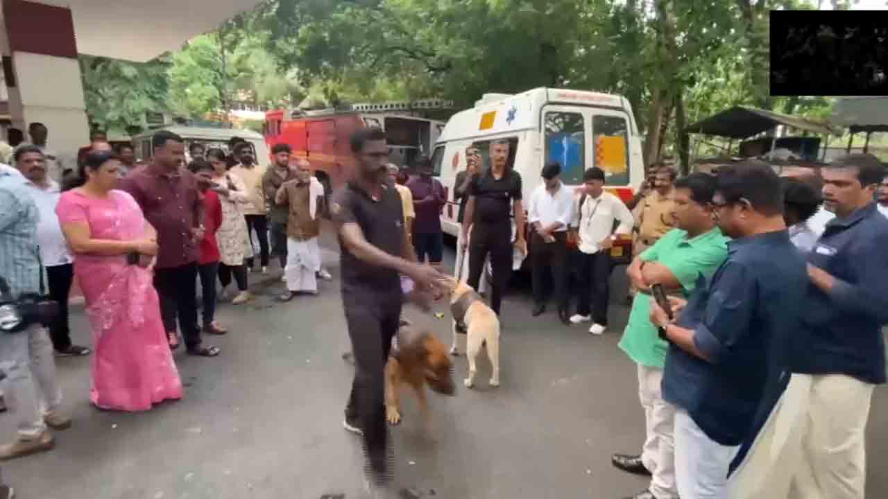 Bomb threat | కొట్టాయం కలెక్టరేట్‌కు బాంబు బెదిరింపు..!