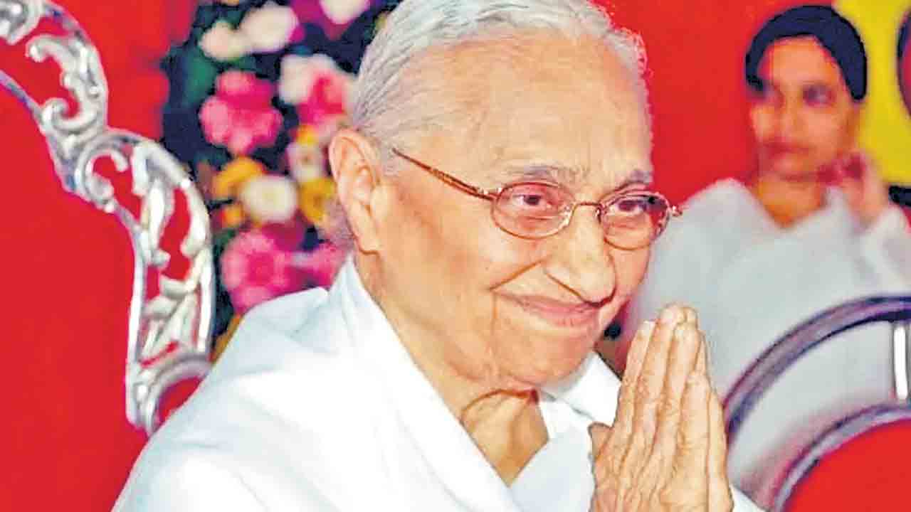 బ్రహ్మకుమారీస్‌ అధినేత్రి దాదీ రతన్‌ మోహిని కన్నుమూత