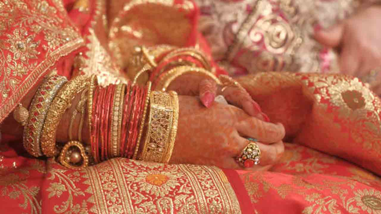 Viral news | పెళ్లిపీటలపై వధువుకు బదులుగా ఆమె తల్లి.. బిత్తరపోయిన పెళ్లికొడుకు