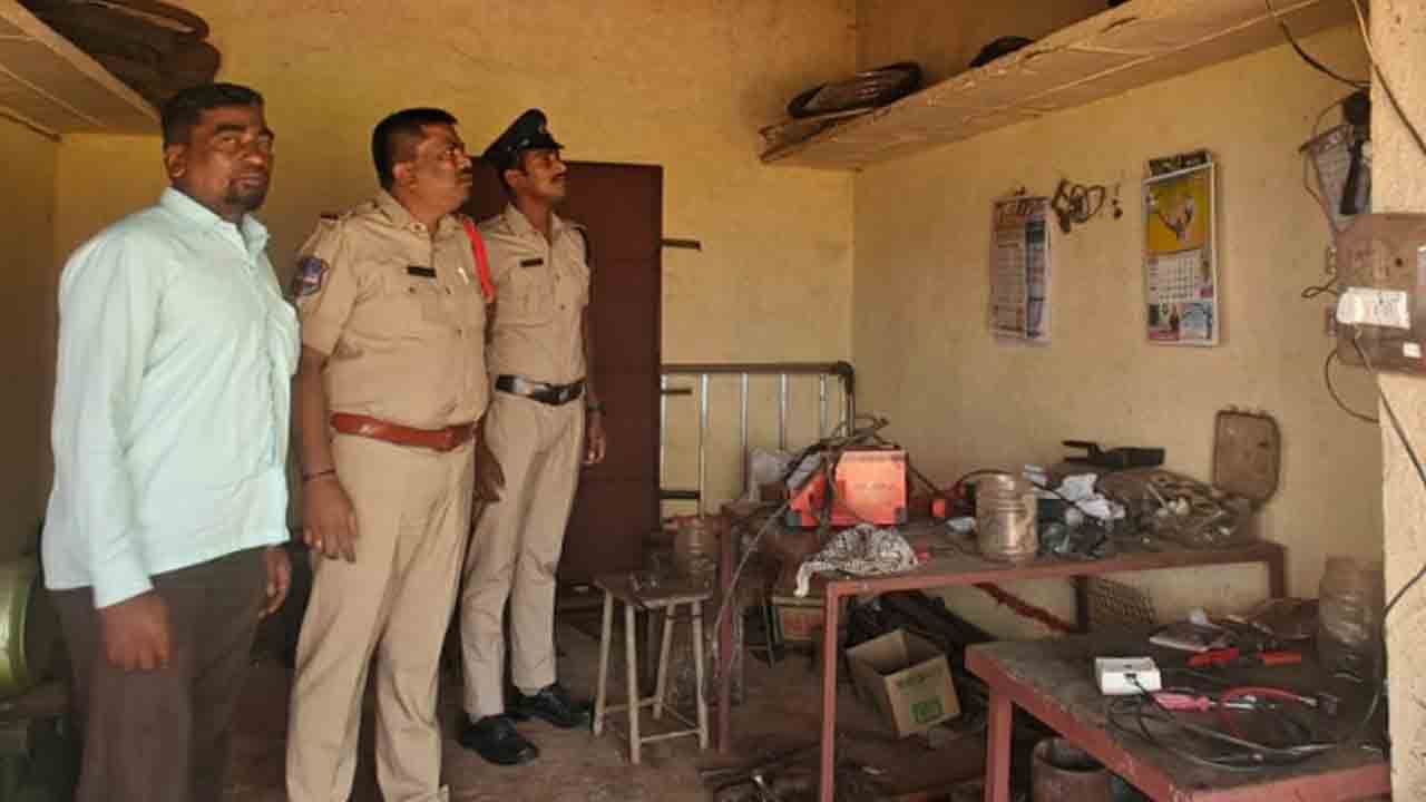 CC Cameras | సీసీ కెమెరాలు ఏర్పాటుతో నేరాల నియంత్రణ : ఎస్‌ఐ రాజశేఖర్‌