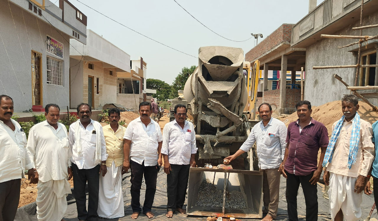 CC road work | నస్రుల్లాబాద్ లో సీసీ రోడ్డు పనులు ప్రారంభం