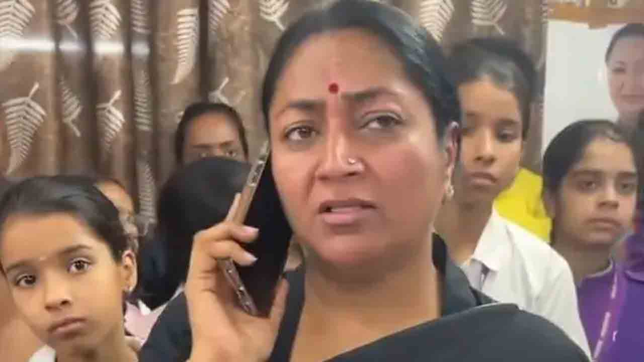 Rekha Gupta | స్కూల్‌ ఫీజుల పెంపుపై ఢిల్లీ సీఎం ఆగ్రహం.. పాఠశాలల రిజిస్ట్రేషన్ రద్దు చేస్తామంటూ వార్నింగ్‌