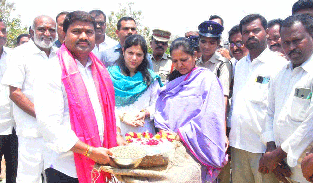 Purchasing centers | కొనుగోలు కేంద్రాల్లోనే మద్దతు ధర