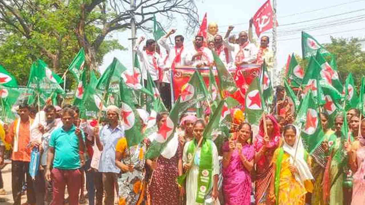 Dharna | పేదలకు ప్రభుత్వ భూములు పంచాలని తహసీల్‌ కార్యాలయం ఎదుట ధర్నా