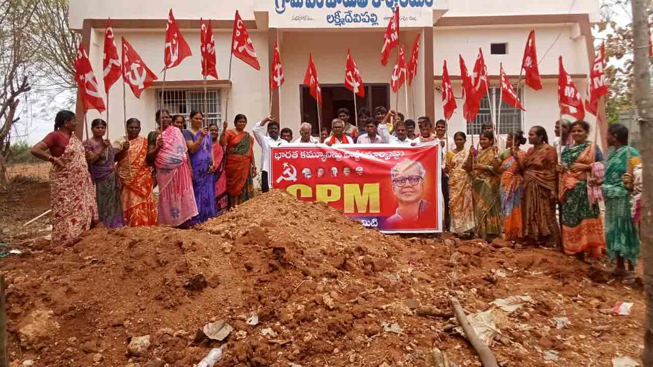 ఆరు గ్యారెంటీలను అమలు చేయాలి