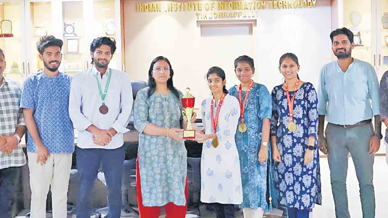 ‘క్యారం’ పోటీలో భార్గవికి బంగారు పతకం