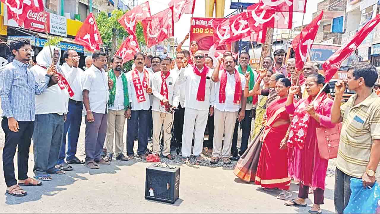 పేదలపై భారం మోపుతున్న కేంద్రం