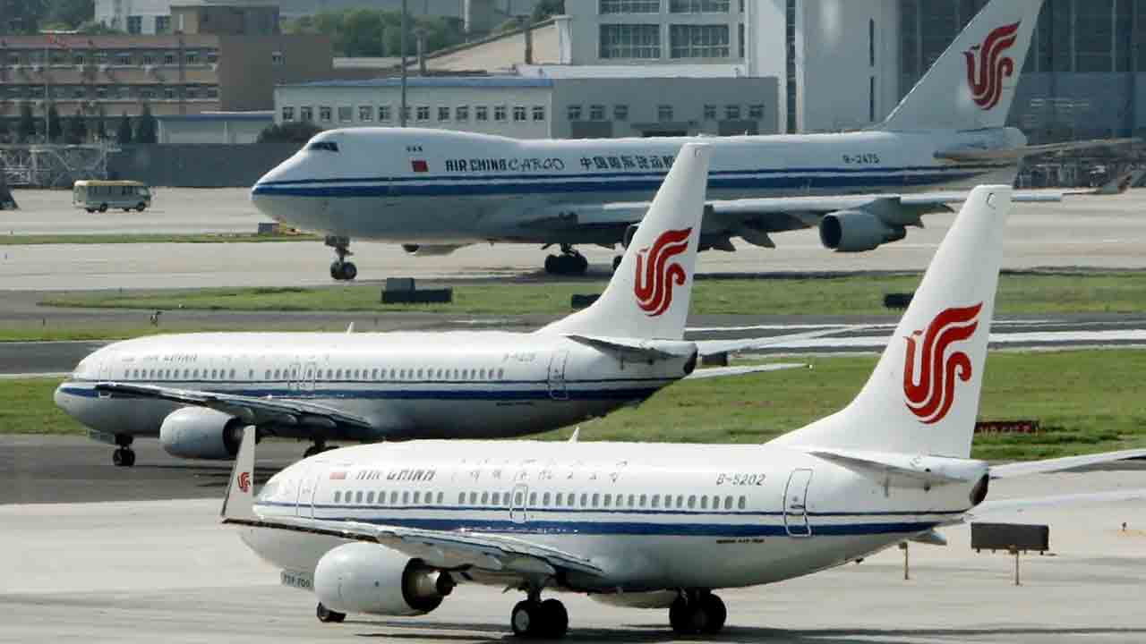 Strong winds | చైనాలో గాలుల బీభత్సం.. వందల సంఖ్యలో విమాన సర్వీసులు రద్దు..!