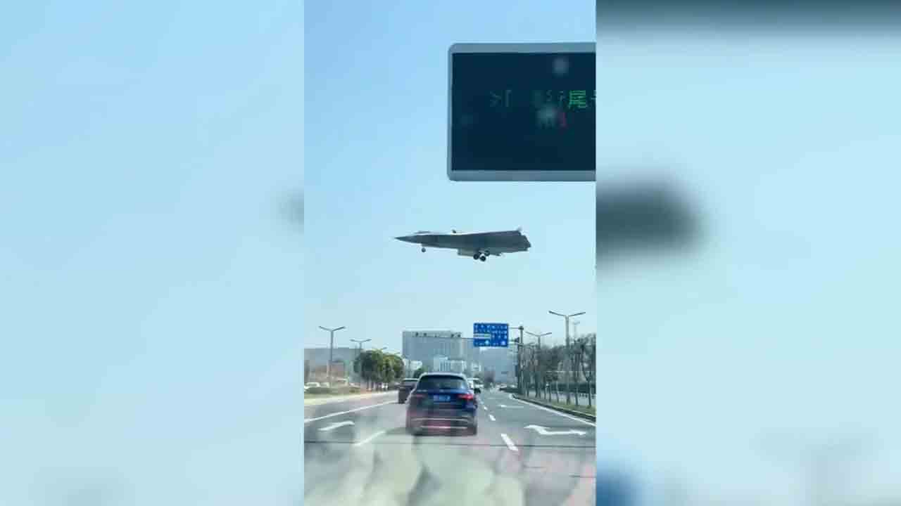 China fighter jet | తోకలేని చైనా విమానం.. ఇంటర్నెట్లో వీడియో వైరల్