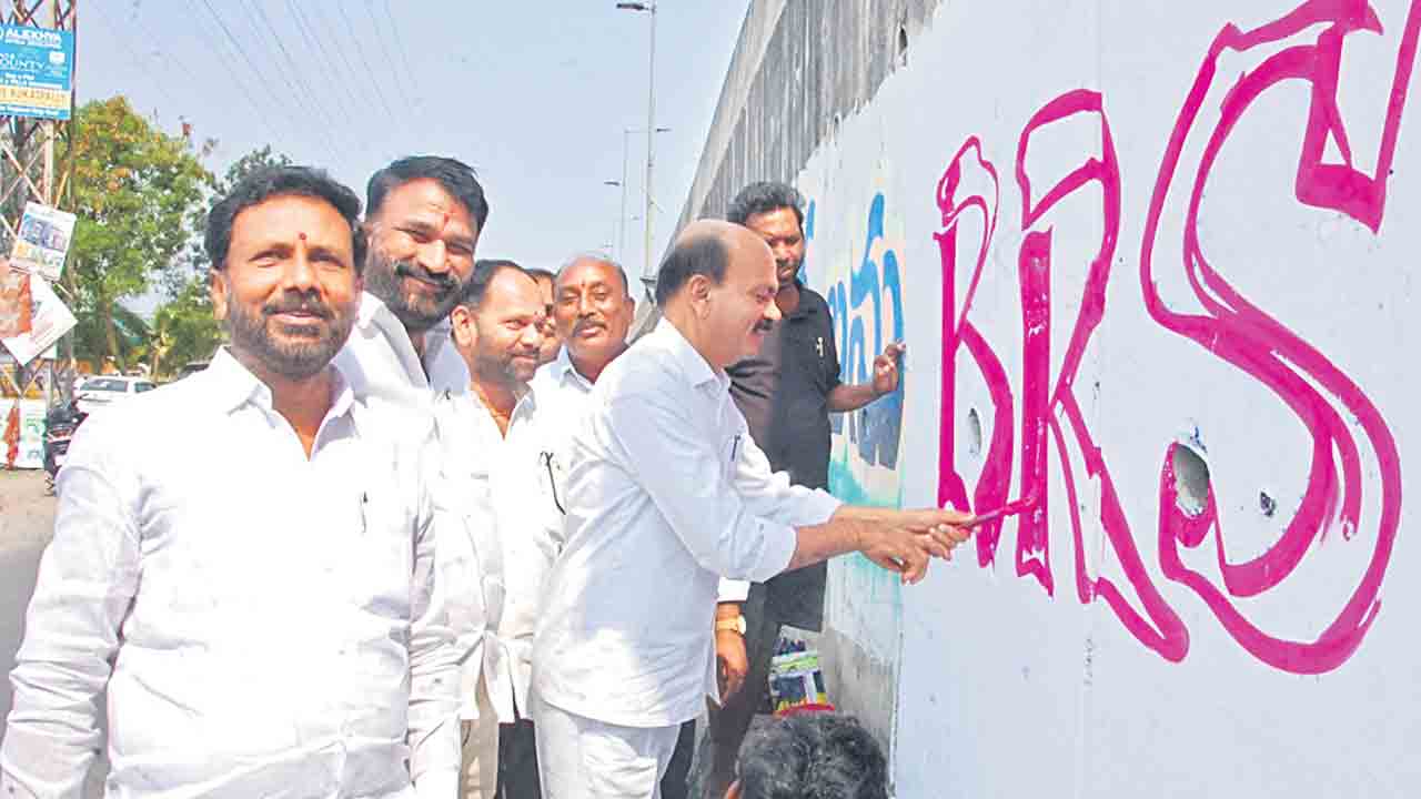 ఓరుగల్లుకు గులాబీ దండు