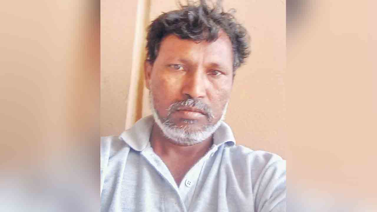 ఇక్కడే చచ్చేటట్లు ఉన్న.. ఆదుకోండి సారూ..