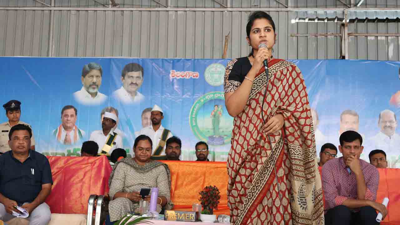 Collector Kranthi Valluru | భూభారతి చట్టం ద్వారా రెవెన్యూ కోర్టుల పునరుద్ధరణ.. సులభంగా భూ సమస్యలు పరిష్కారం : కలెక్టర్ క్రాంతి వల్లూరు