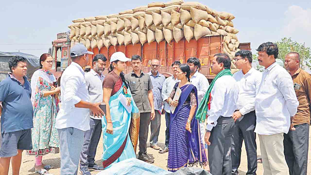 ధాన్యాన్ని మిల్లులకు తరలించాలి
