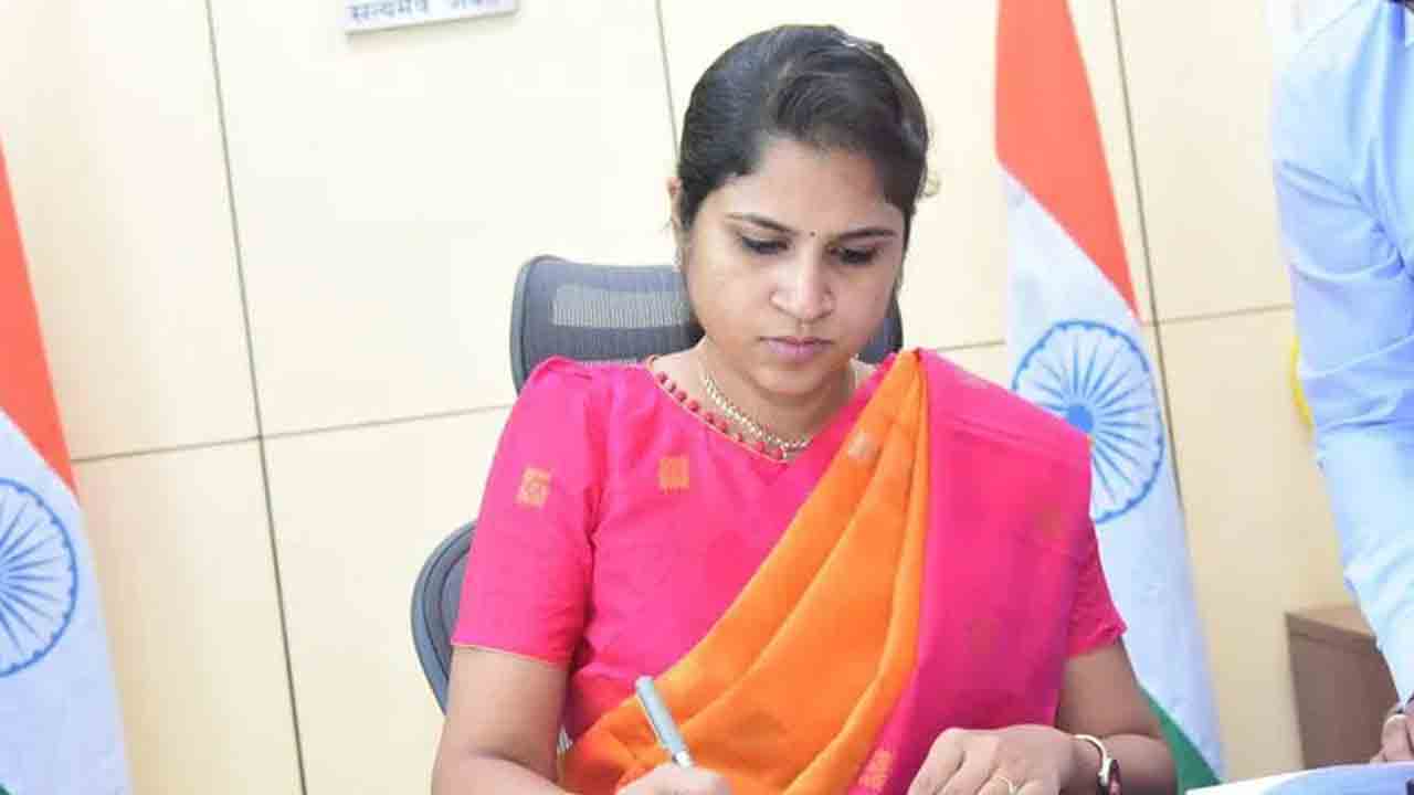 భారీగా తహసీల్దార్ల బదిలీ