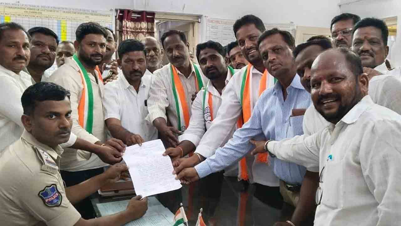 Congress Complaint | మక్తల్ ఎమ్మెల్యేపై తప్పుడు ప్రచారం చేస్తున్నారని పోలీసుస్టేషన్‌లో కాంగ్రెస్ నేతల ఫిర్యాదు