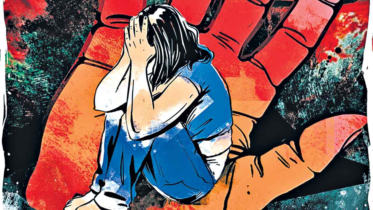 రైలులో బాలికపై లైంగిక వేధింపులు