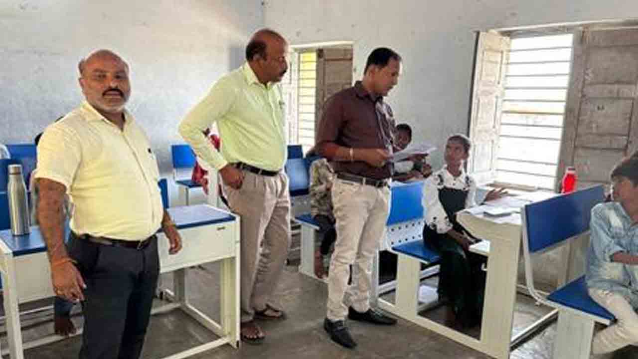 DEO Ramesh Kumar | పరీక్షలను సమర్ధవంతంగా నిర్వహించాలి : డీఈవో రమేష్ కుమార్