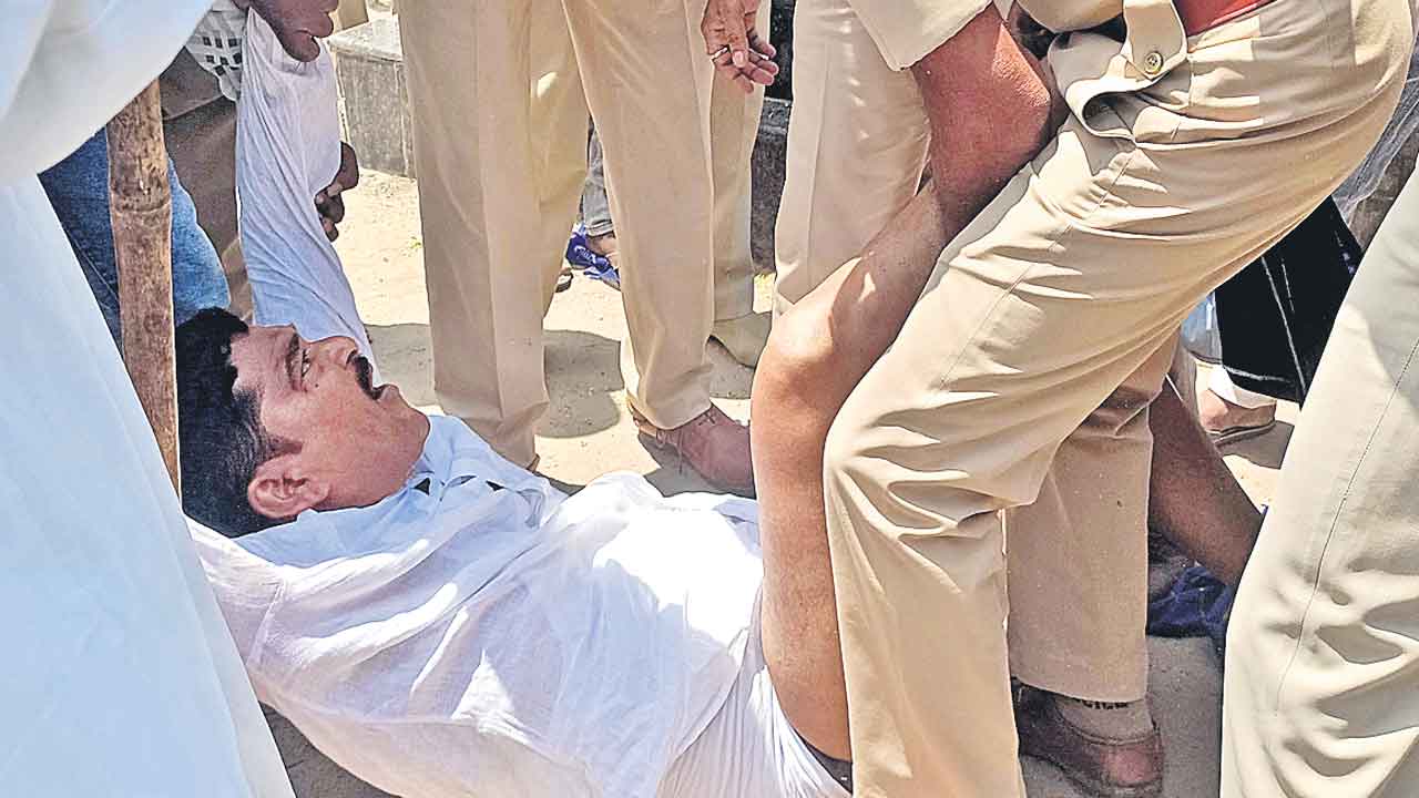 Kamareddy | దళితుడి బట్టలూడదీసి నిర్బంధం.. అంబేద్కర్‌ జయంతి రోజునే పోలీసుల జులుం