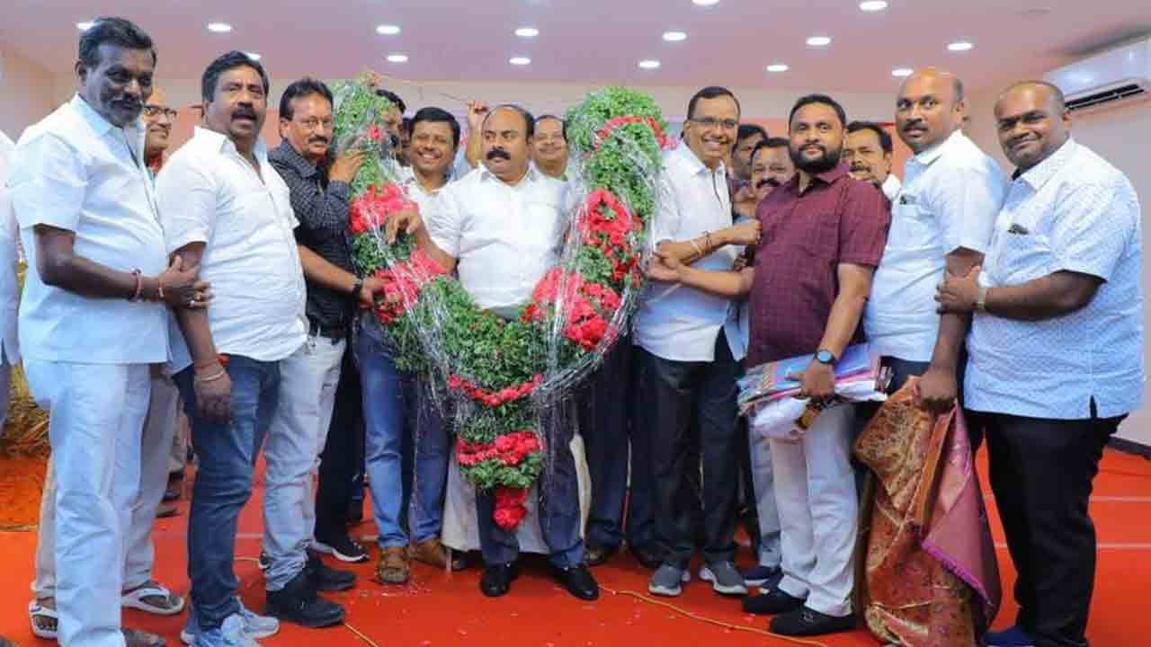 Dealers Association | వరంగల్‌లో ఫర్టిలైజర్స్​‍, పెస్టిసైడ్స్​‍ డీలర్స్​‍వెల్ఫేర్‌ అసోసియేషన్‌ ఎన్నిక