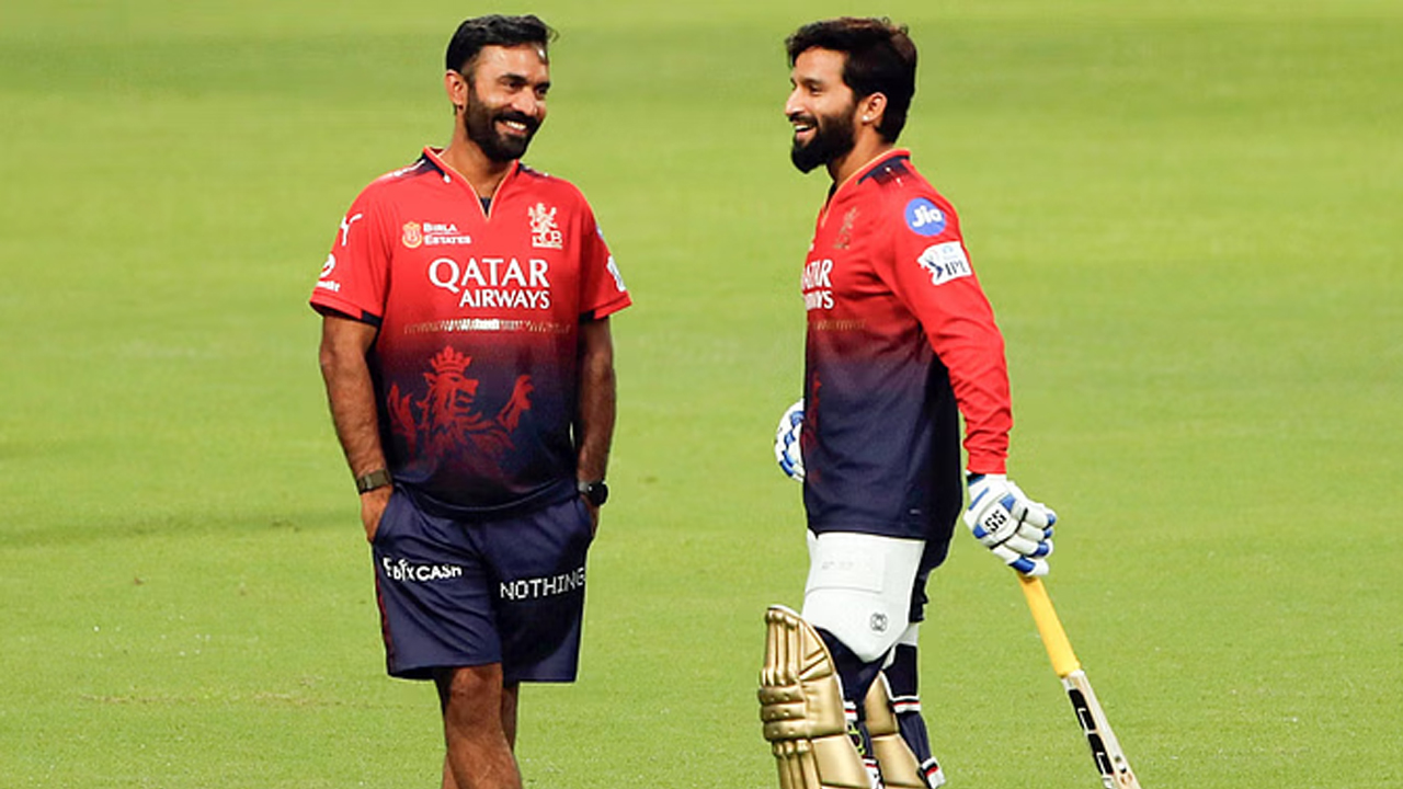 IPL 2025 | చిన్నస్వామి పిచ్పై అసంతృప్తి వ్యక్తం చేసిన మెంటార్..! డిమాండ్ చేసిన పిచ్ రాలేదన్న దినేశ్ కార్తీక్..!