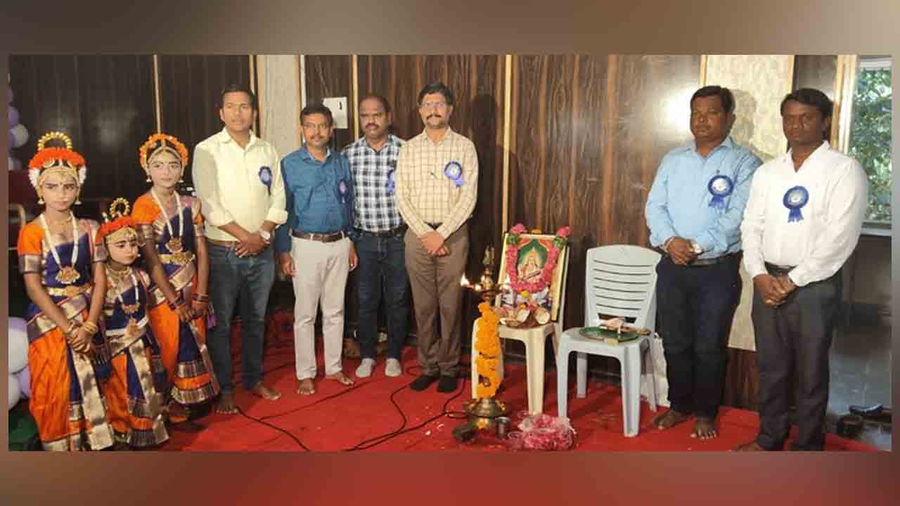 Dr. Chandrakiran | విద్యార్థులు కష్టపడి ఉన్నత స్థానానికి ఎదగాలి : డాక్టర్ చంద్రకిరణ్