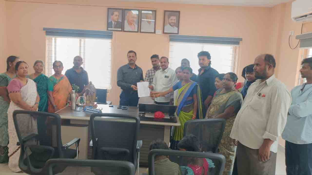 Double Bedroom Houses | డబుల్ బెడ్ రూమ్ ఇళ్ల నిర్మాణం తక్షణమే పూర్తి చేయాలి : బీఆర్‌ఎస్‌ నేత మల్లికార్జున రెడ్డి