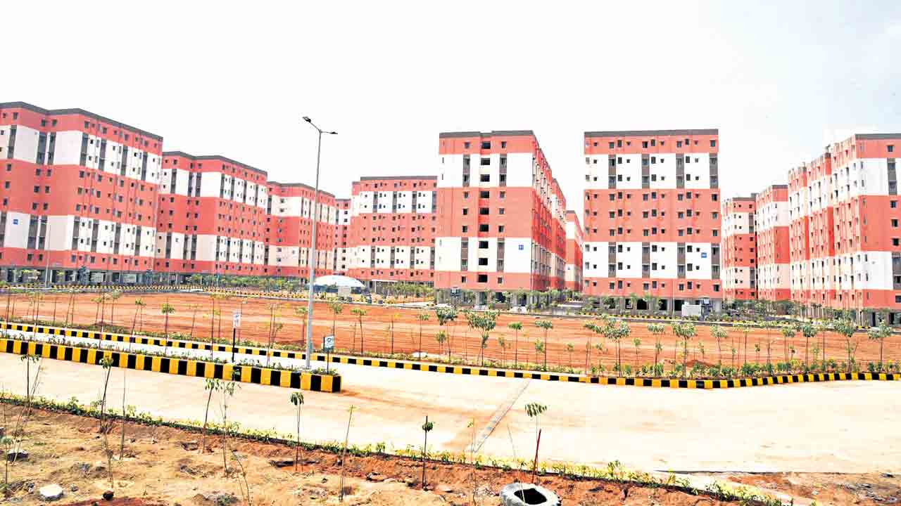 Pending Bills | ఇక పనులు చేయలేం.. చేసిన కాడికి బిల్లులు ఇవ్వండి.. బల్దియాకు కాంట్రాక్టర్ల అల్టిమేటం