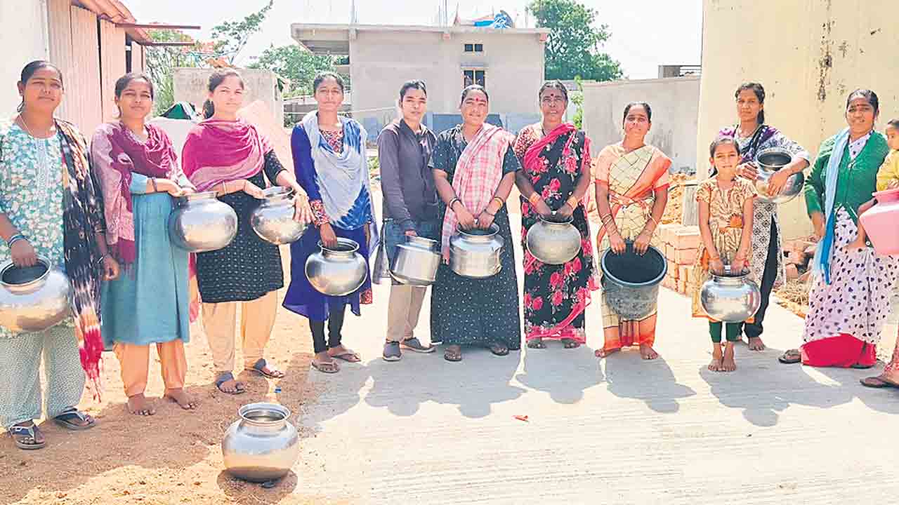 పిట్టలగూడెంలో తాగునీటికి తండ్లాట