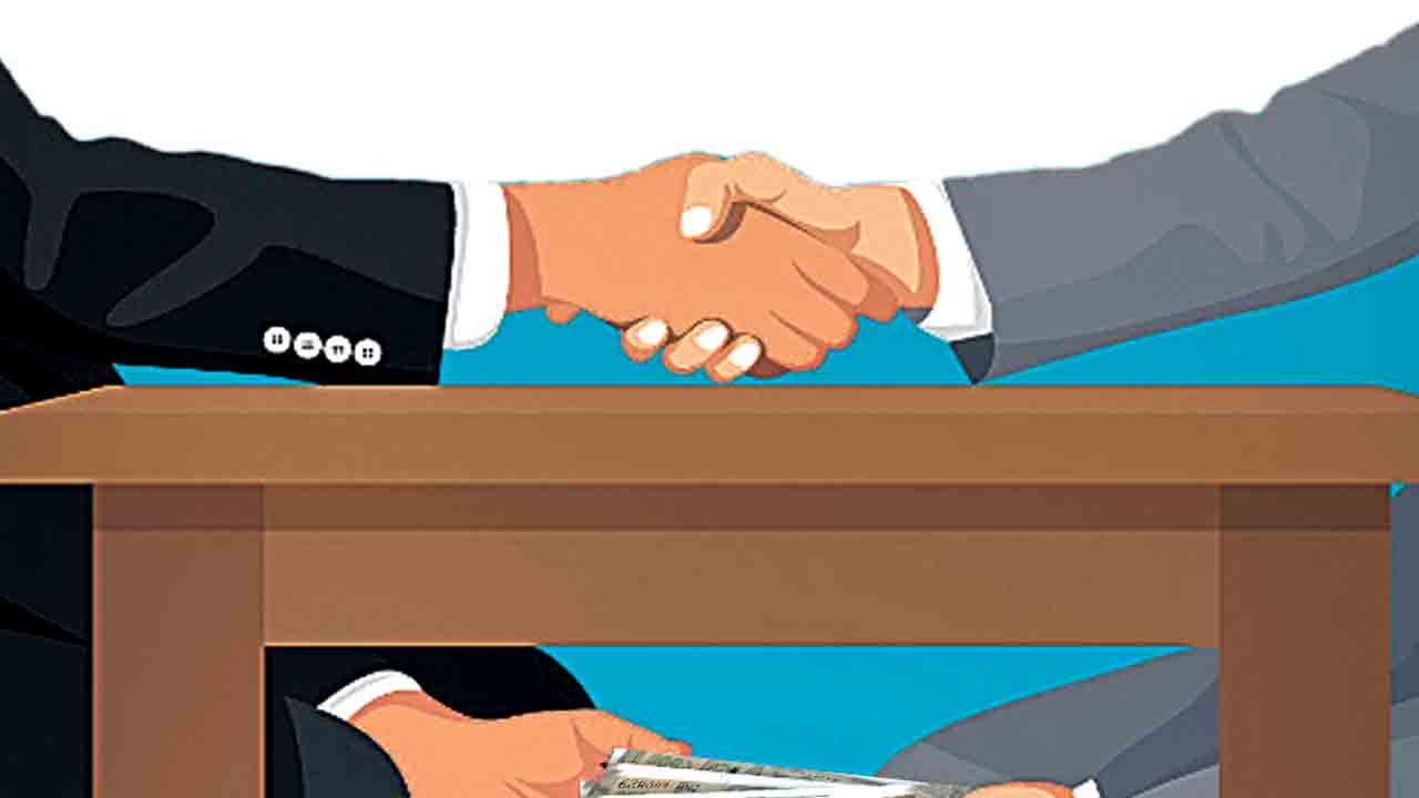 ముడుపుముట్టందే.. పని జరగదు