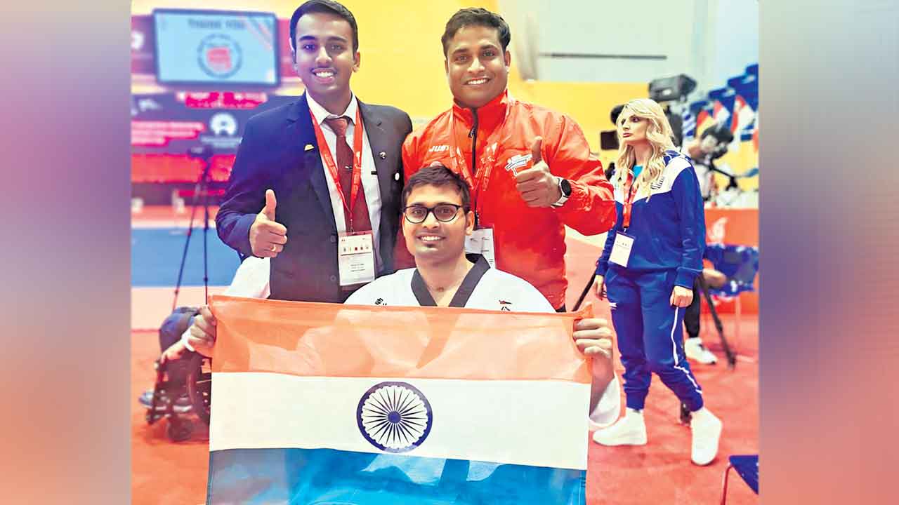 వైకల్యానికి కిక్‌ ఇచ్చాడు