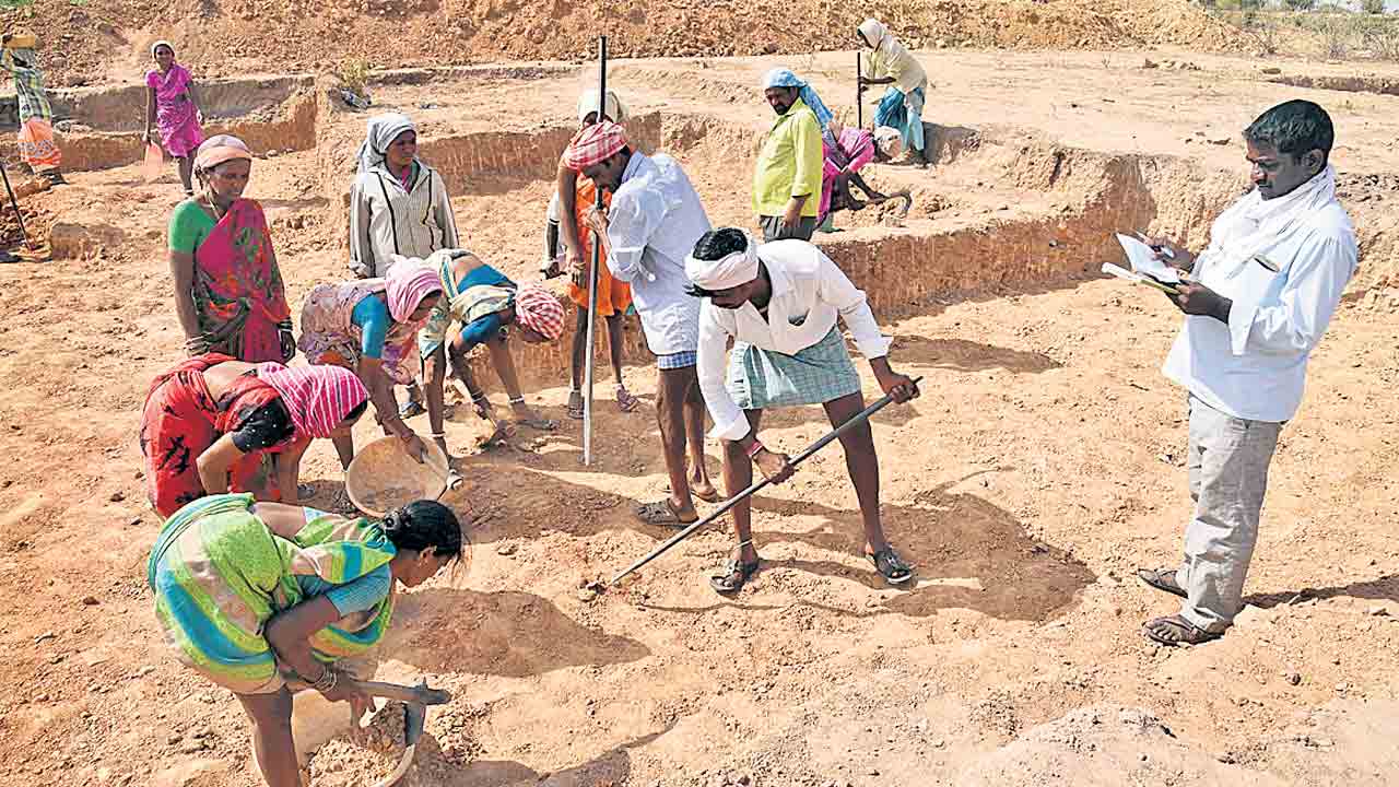 ఉపాధి హామీ.. ఏదీ జవాబుదారీ?