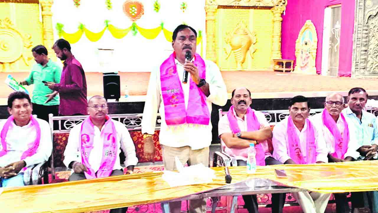 కొట్లాడే చరిత్ర మనది