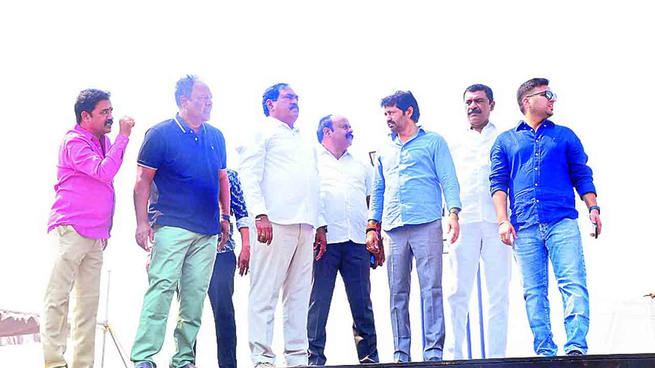 సభకు అన్ని వర్గాల సహకారం