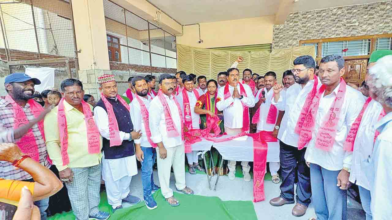 కాంగ్రెస్‌కు ప్రజలే తగిన బుద్ధిచెప్తరు