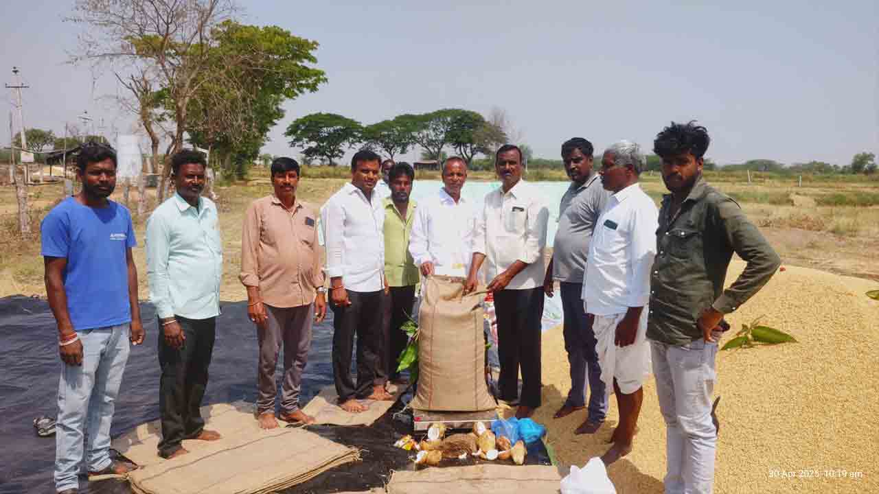 Farmers | రైతులు పంటను దళారులకు విక్రయించి మోసపోవద్దు : పీఏసీఎస్‌ చైర్మన్ హనుమంత్ రెడ్డి