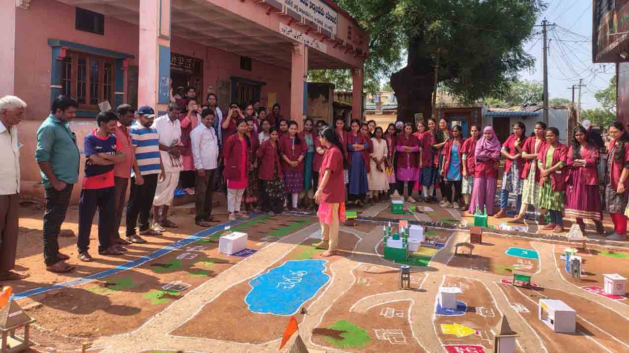 Farmers Awareness | రైతులకు అవగాహన కల్పించిన ఉద్యాన వర్సిటీ విద్యార్థులు