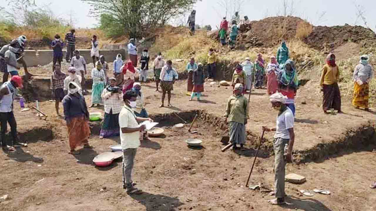 NREGA | జీతాల కోసం 3 నెలలుగా ఎదురుచూపులు.. ఉపాధి ఫీల్డ్‌ హామీ అసిస్టెంట్ల పస్తులు!