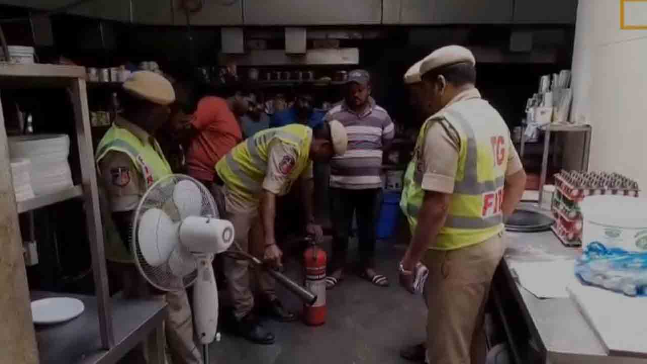 Fire Accidents | మహిళలు జాగ్రత్తలు వహించాలి.. అగ్నిప్రమాదాలపై అవగాహనలో సిబ్బంది